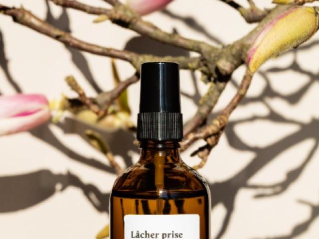 Le spray Lacher Prise aux huiles essentielles de jasmin et magnolia