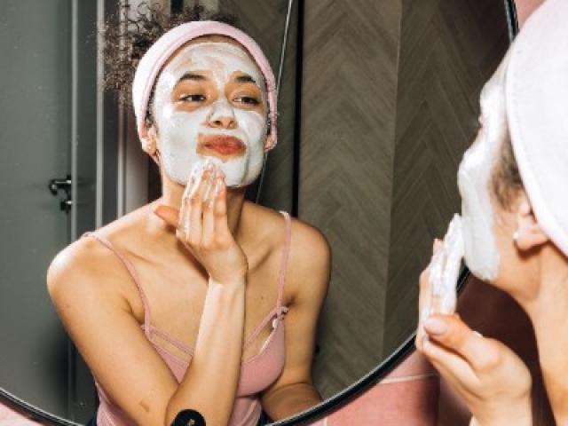 Démaquiller son visage : Les conseils de votre esthéticienne 