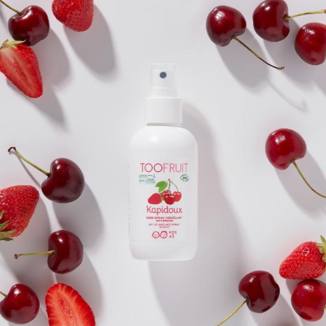 Kapidoux Spray démêlant au parfum fraise et cerise pour un démêlage douceur